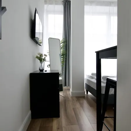 בודפשט Studio Apartments By Hi5- Apartment In Downtown מראה חיצוני תמונה