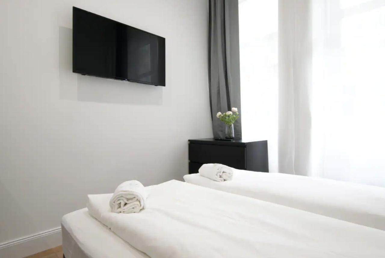 Studio By Hi5- In Downtown