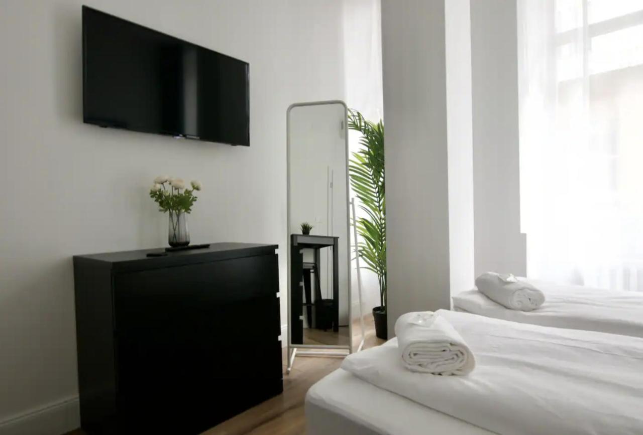 Studio By Hi5- In Downtown